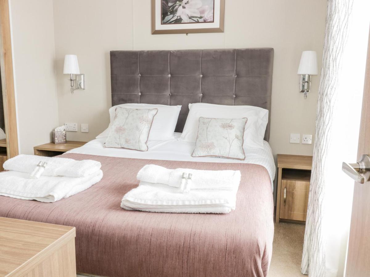 Serena Lodge Jedburgh Bagian luar foto