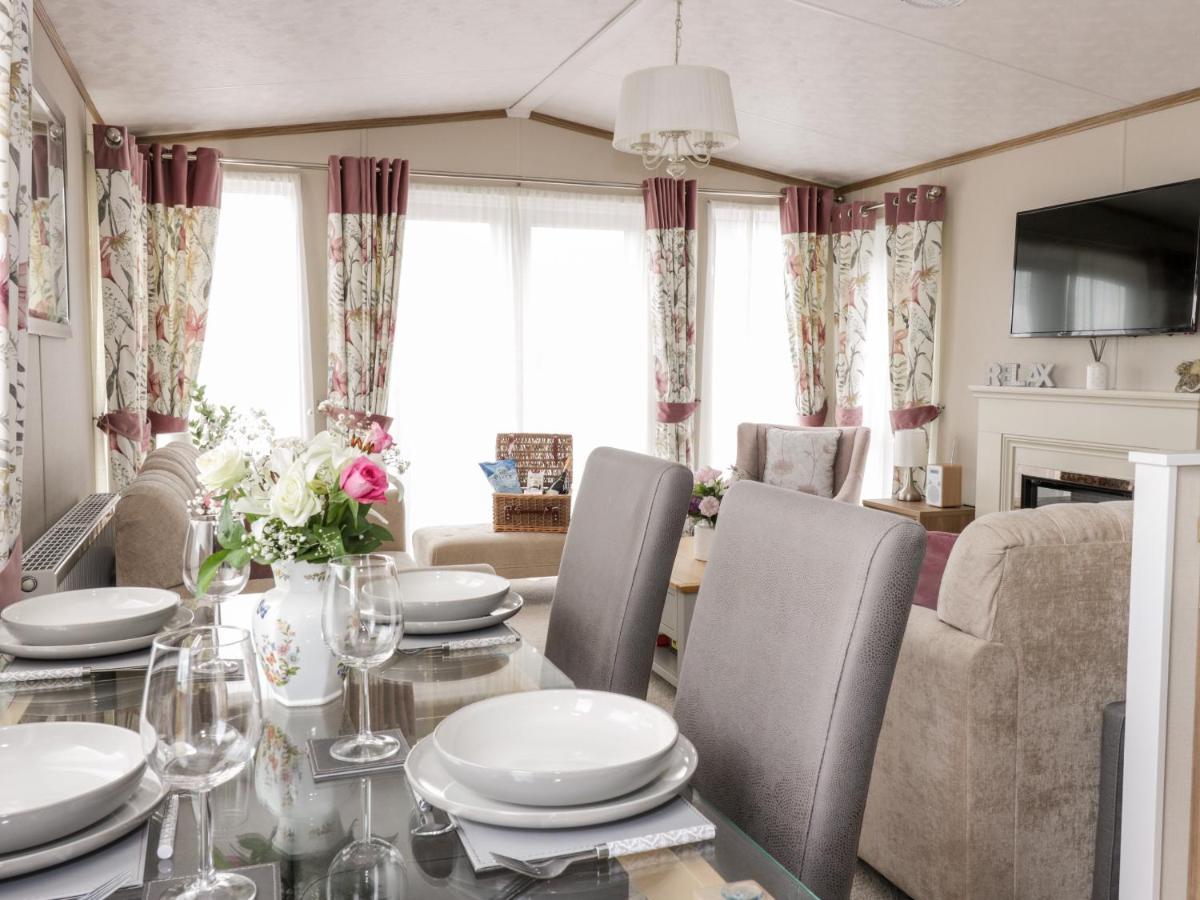 Serena Lodge Jedburgh Bagian luar foto